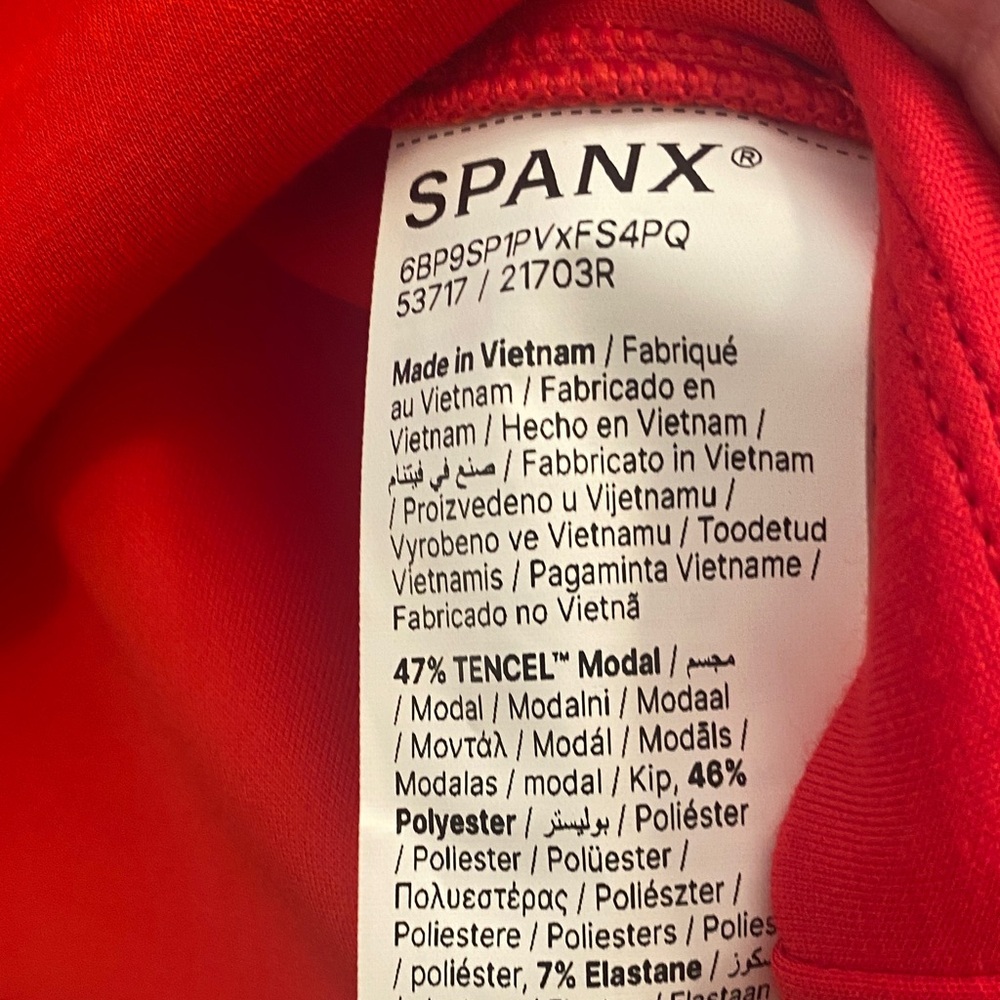 SPANX AirEssentials®
Relaxed Tee - Picture 8 of 8
